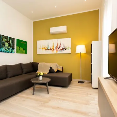 Brand New In Appartamento *